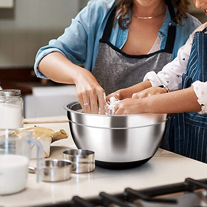 New Set of 6 Stainless Steel Mixing Bowls w/ Air-tigh Lids