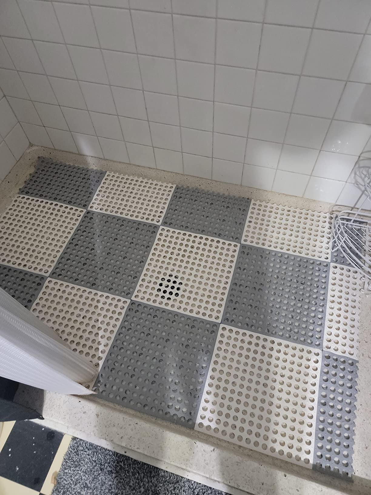 New 12 Pack 11.8" x 11.8" Non Slip Drainage Floor Tiles | Shower Floor Mat w/ Suctions Cups