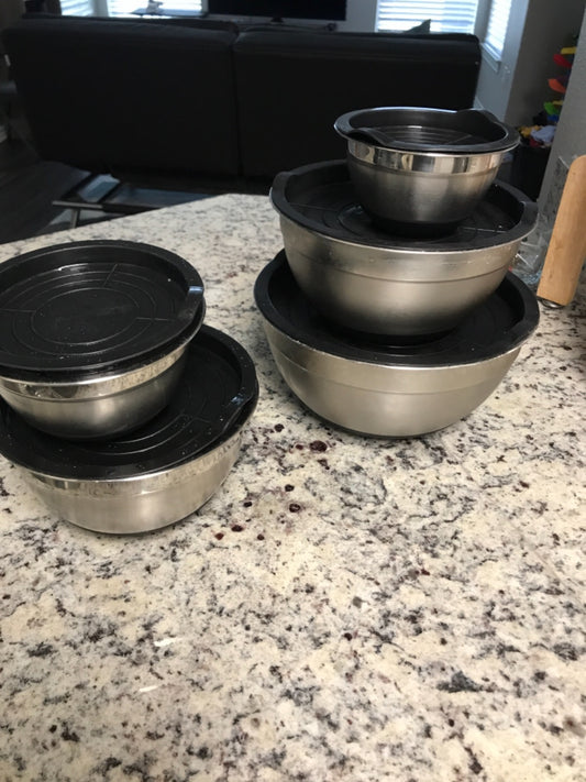 New Set of 6 Stainless Steel Mixing Bowls w/ Air-tigh Lids