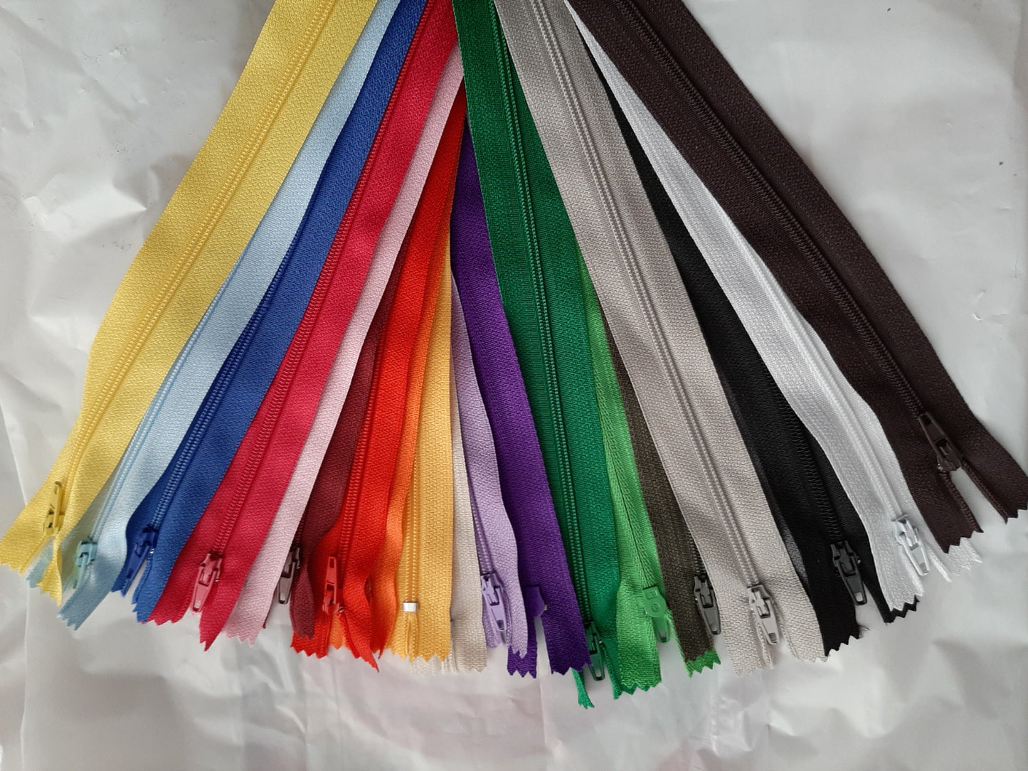 New Tailor Sewing Crafts | Mix Nylon Coil Zippers Bulk | 60 Pack | 20 Colors | 14"